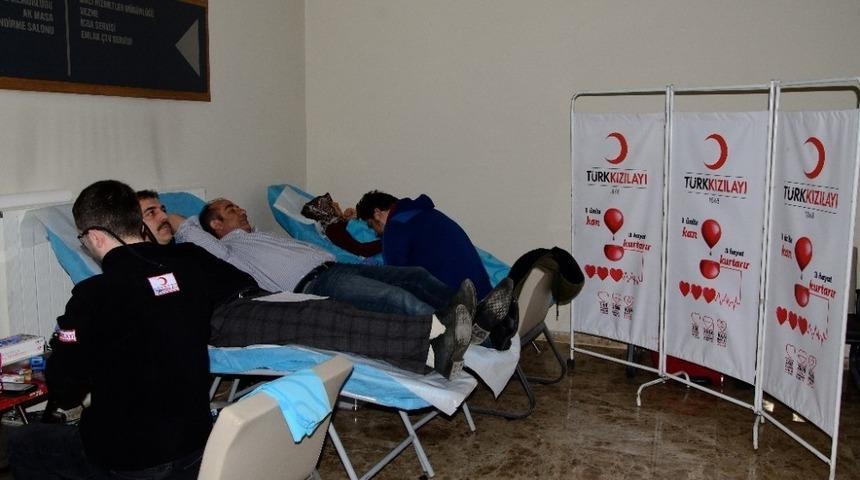 Paland&ouml;ken Belediyesi&rsquo;nden T&uuml;rk Kızılay&rsquo;ına kan bağışı