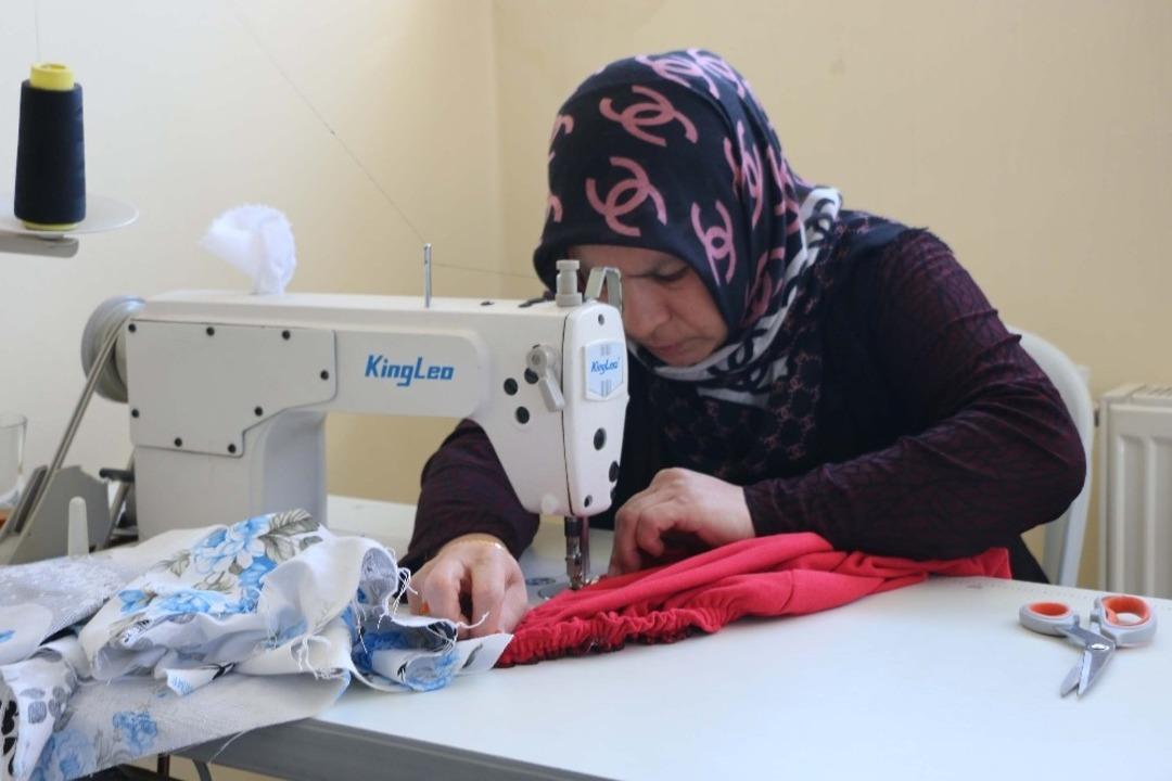 Bitlisli kadınlar hem &uuml;retiyor hem sosyalleşiyor