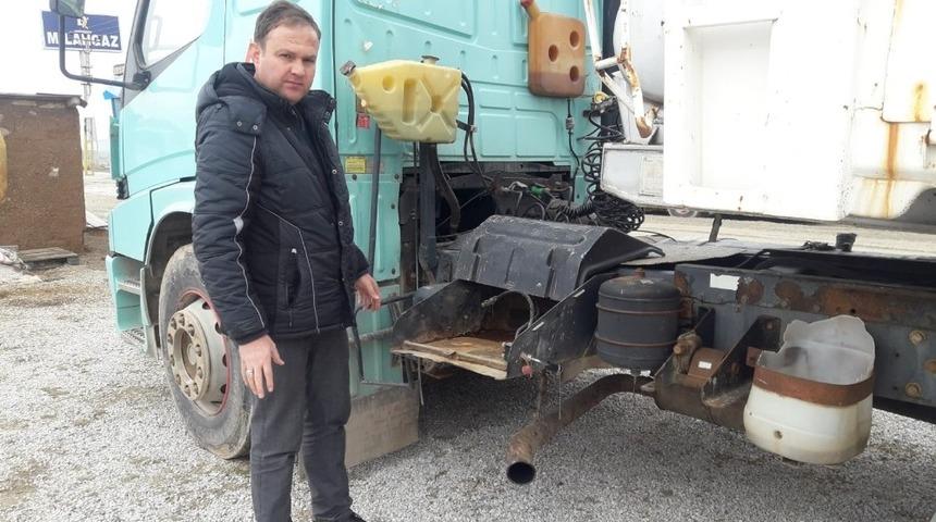 Park halindeki sürücü kursunun Tır’ının aküsünü çaldılar