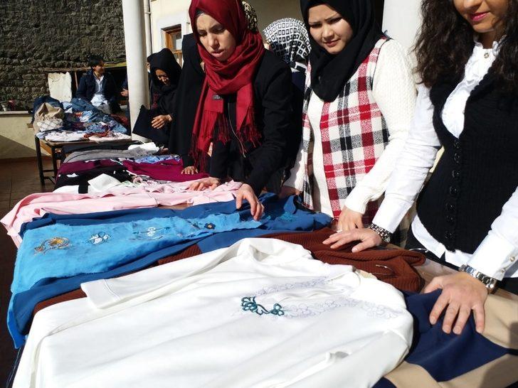 Kültürlerini elbiselere işlediler G2