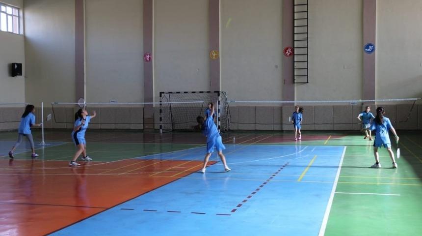 Badminton m&uuml;sabakası yapıldı