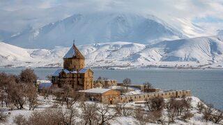 Ekspres yolcuları Akdamar'a uğramadan dönmüyor