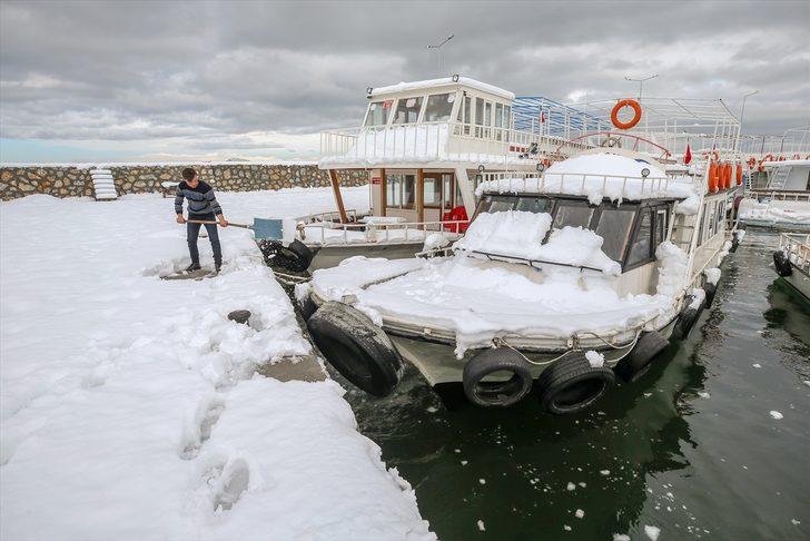 Ekspres yolcuları Akdamar'a uğramadan dönmüyor  G3