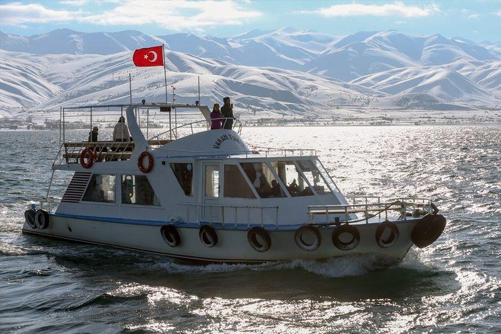 Ekspres yolcuları Akdamar'a uğramadan dönmüyor  G4