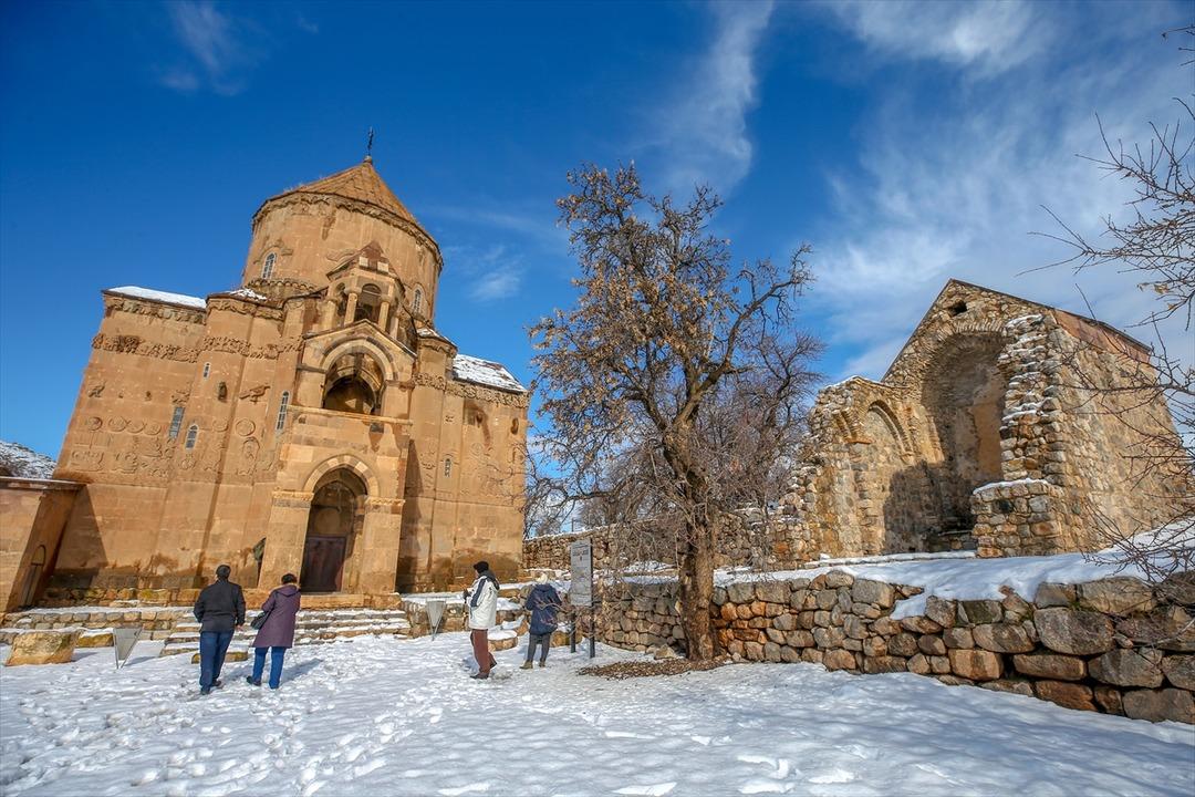 Ekspres yolcuları Akdamar'a uğramadan d&ouml;nm&uuml;yor 