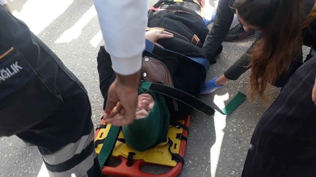 Elektrikli bisikletin &ccedil;arptığı yaya yaralandı