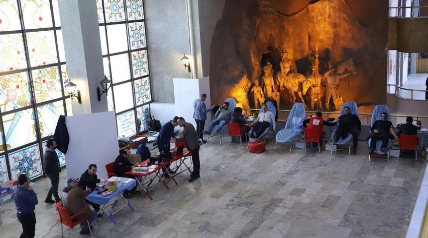 Erzincan Belediyesi Personelinden Kızılay&rsquo;a tam destek