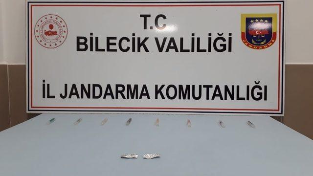 Bilecik’te jandarma yol kontrolünde uyuşturucu madde ele geçirdi