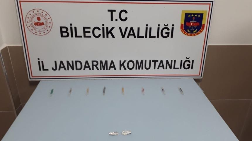 Bilecik’te jandarma yol kontrolünde uyuşturucu madde ele geçirdi