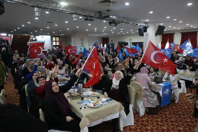 Ankara Büyükşehir Belediye Başkan adayı Özhaseki Sincan’da partililerle buluştu