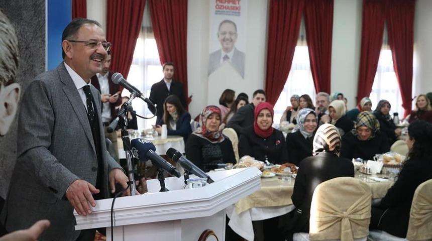 Ankara B&uuml;y&uuml;kşehir Belediye Başkan adayı &Ouml;zhaseki Sincan&rsquo;da partililerle buluştu