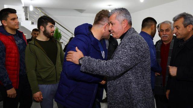 Başkan Sözen’e güreşçilerden destek