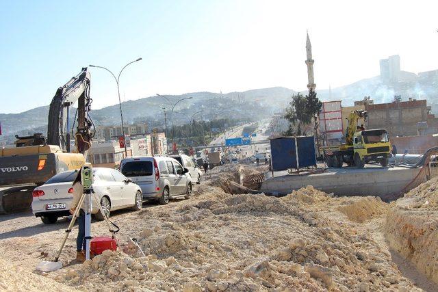 Hatalı kazılar elektriksiz bırakıyor