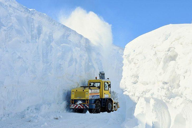 10 metreyi aşan karda köylere ulaşmaya çalışılıyor G1