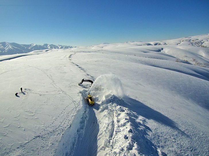 10 metreyi aşan karda köylere ulaşmaya çalışılıyor G3