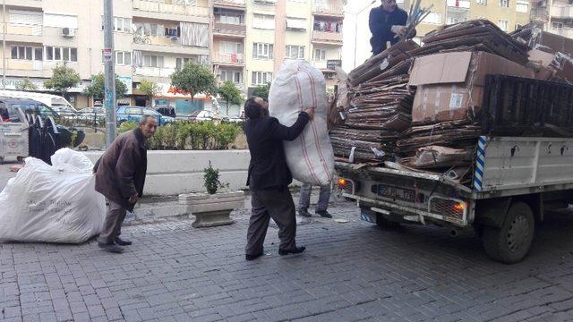 Çöp değil ham madde topluyor, atık kağıt milli servet oldu