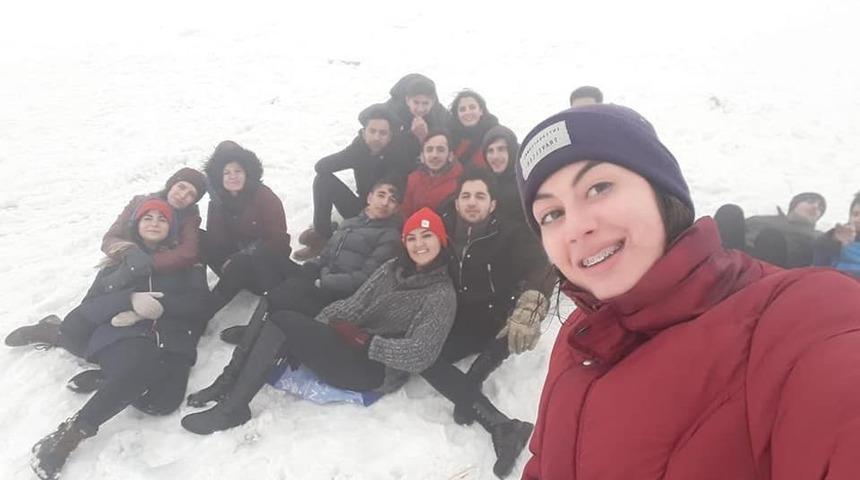 S&ouml;mestri tatilinde ders tekrarı yapan &ouml;ğrencilere kayak keyfi