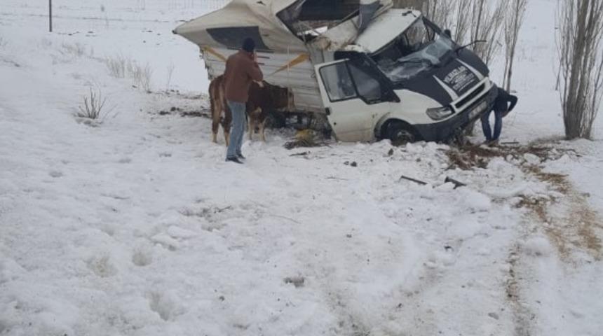 G&uuml;r&uuml;n&rsquo;de kaza 2 yaralı