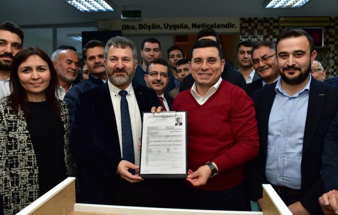 T&uuml;t&uuml;nc&uuml;&rsquo;n&uuml;n coşkulu adaylık başvurusu