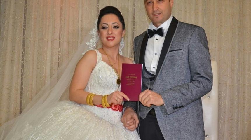 Basın camiasının g&uuml;ler y&uuml;zl&uuml; delikanlısı Turaba, bekarlığa veda etti