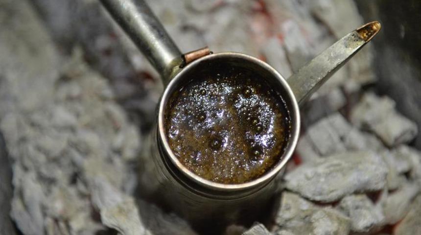 Ağır ateşte tam 3 saatte pişiyor! Tadına bakan vazge&ccedil;emiyor