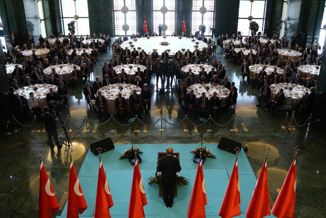 Erdoğan: Bu güne kadar sanatçılarımız arasında ayrım yapmadık