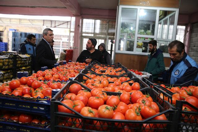 Mardin'de sebze hali ve marketler denetlendi