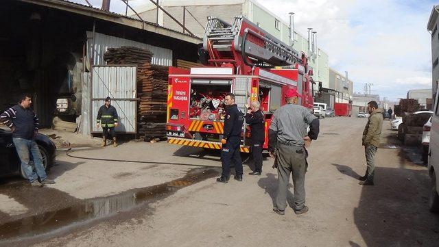 Fabrika sahibi yangına müdahale ederken canından oldu