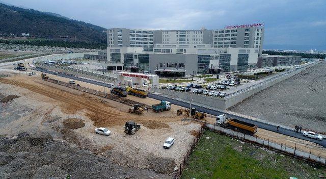 Manisa Şehir Hastanesi yolunda hummalı çalışma