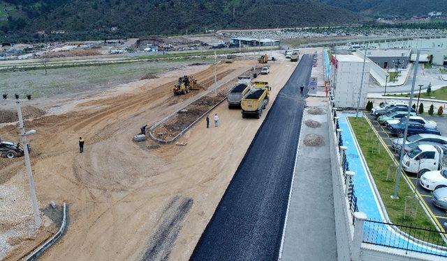 Manisa Şehir Hastanesi yolunda hummalı çalışma