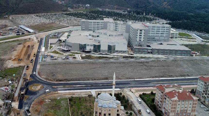Manisa Şehir Hastanesi yolunda hummalı &ccedil;alışma
