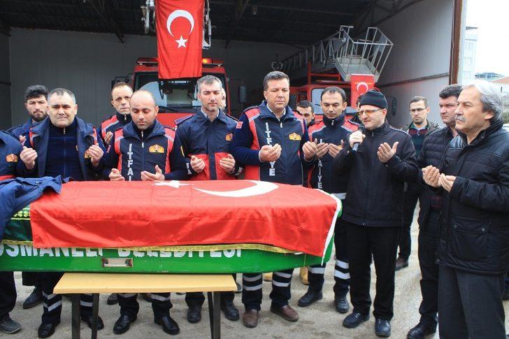 Kalbine yenik düşen genç itfaiyeci gözyaşları arasında defnedildi G1