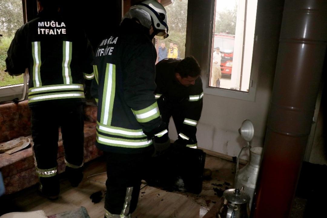 Patlayan televizyon evde yangın &ccedil;ıkardı