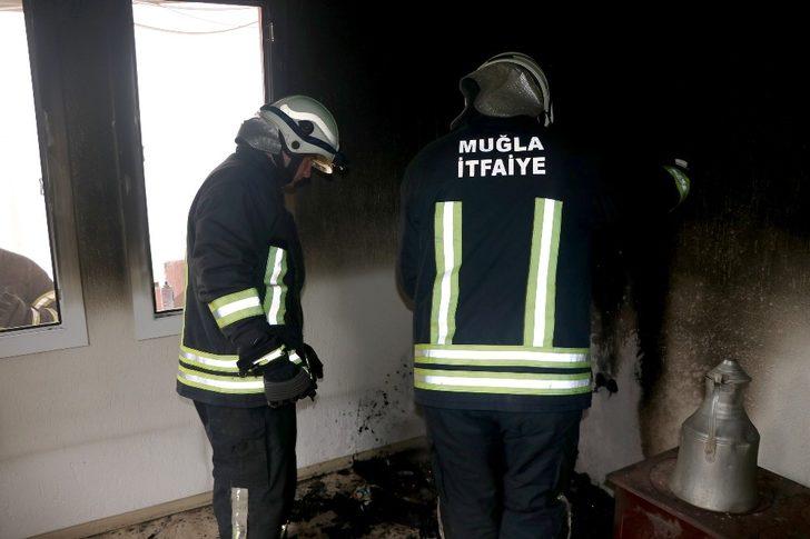 Patlayan televizyon evde yangın çıkardı G4