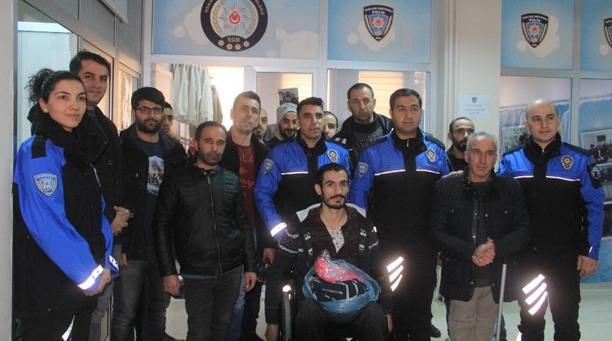 Hakkari polisi sevindirmeye devam ediyor