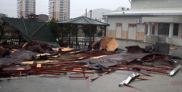 Antalya'nın doğusunda fırtına ve kar