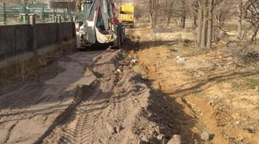 Zile Mahallesinde yol kumlama çalışması tamamlandı