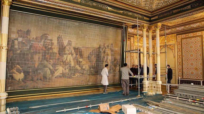 Türkiye'nin en büyük tablosu 'Çölde Av' yeni yerine taşındı