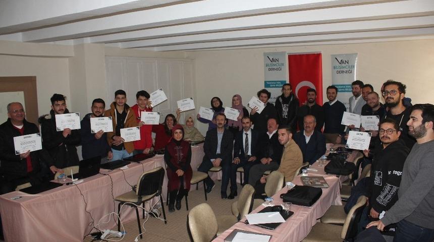 Van&rsquo;da &ldquo;Siber G&uuml;venlik Kış Kampı&rdquo; eğitimi tamamlandı