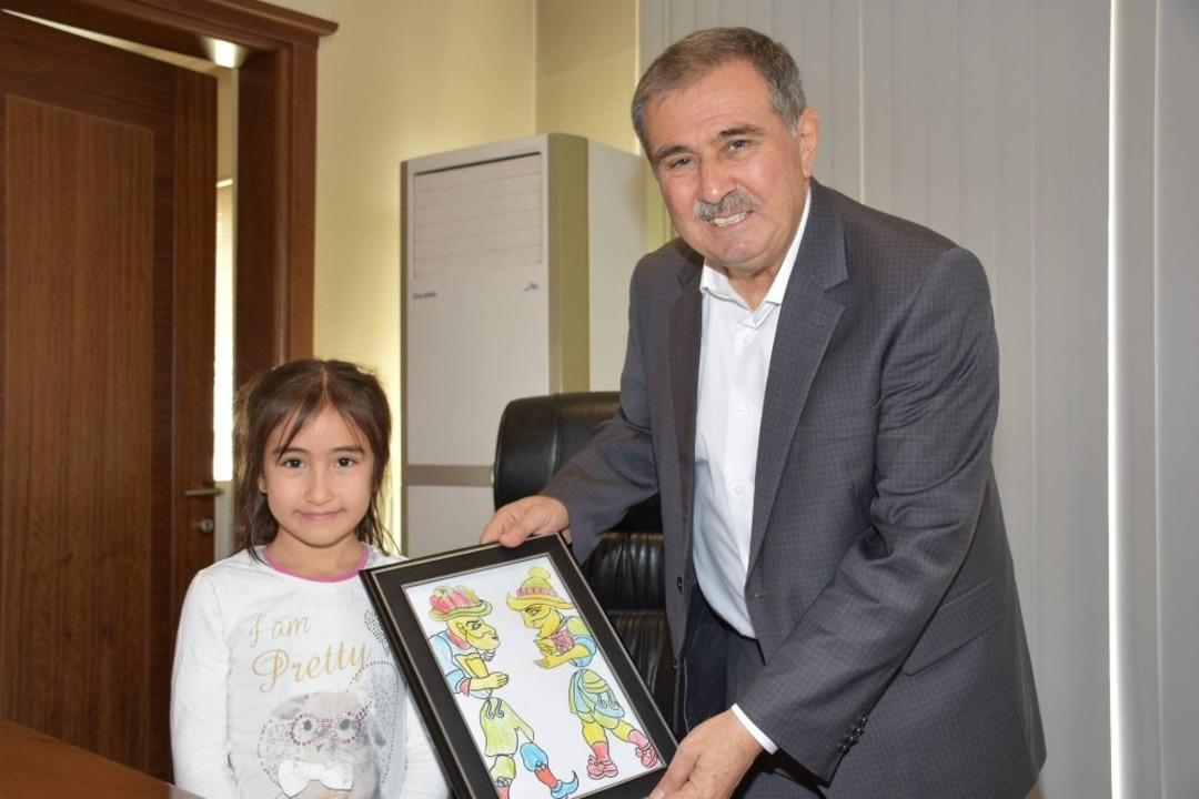 Minik sanat&ccedil;ılar Başkan Avcu&rsquo;yu ziyaret etti