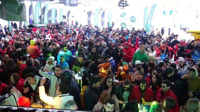 Uludağ'da eksi 15 derecede 'gençlik festivali' başladı