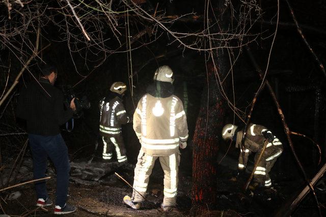 Maçka Parkı'nda ağaçlık alandaki kulübe yandı