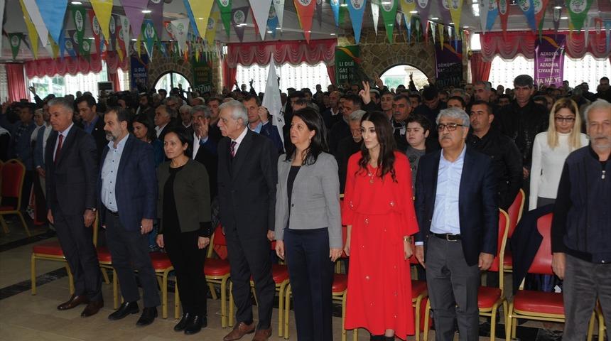 Mardin'de HDP'nin aday tanıtımında, terör örgütünü öven marş okundu