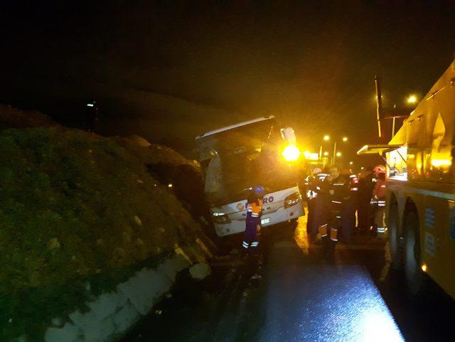 Göktürk'te yolcu otobüsü kazası: 2 ölü,21 yaralı