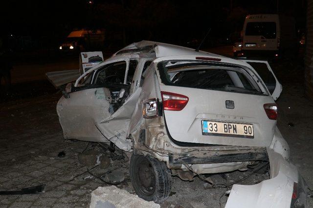 Otomobil tamirhaneye çarpıp hurdaya döndü: 2 kadın yaralı