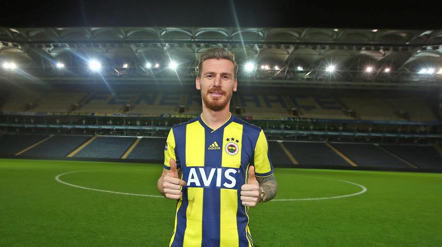 Serdar Aziz Kadıköy'e Fenerbahçe formasıyla çıktı