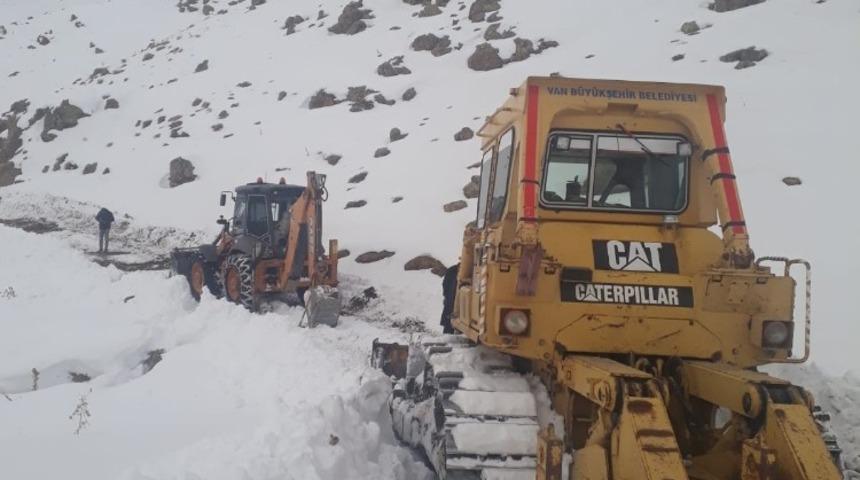 VASKİ ekibinden zorlu mesai