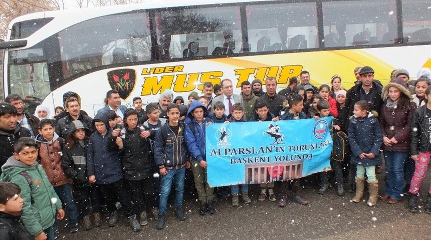 Malazgirtli &ouml;ğrenciler Ankara gezisine g&ouml;nderildi