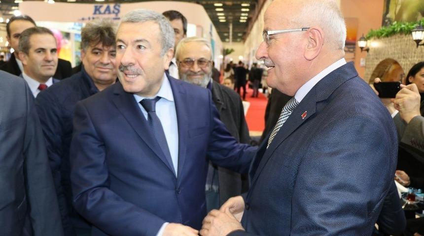 İstanbul Emniyet M&uuml;d&uuml;r&uuml; &Ccedil;alışkan, Kapadokya standını ziyaret etti