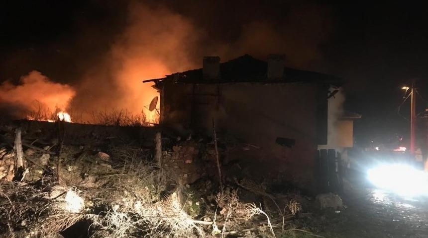 Altıntaş&rsquo;ta yangın